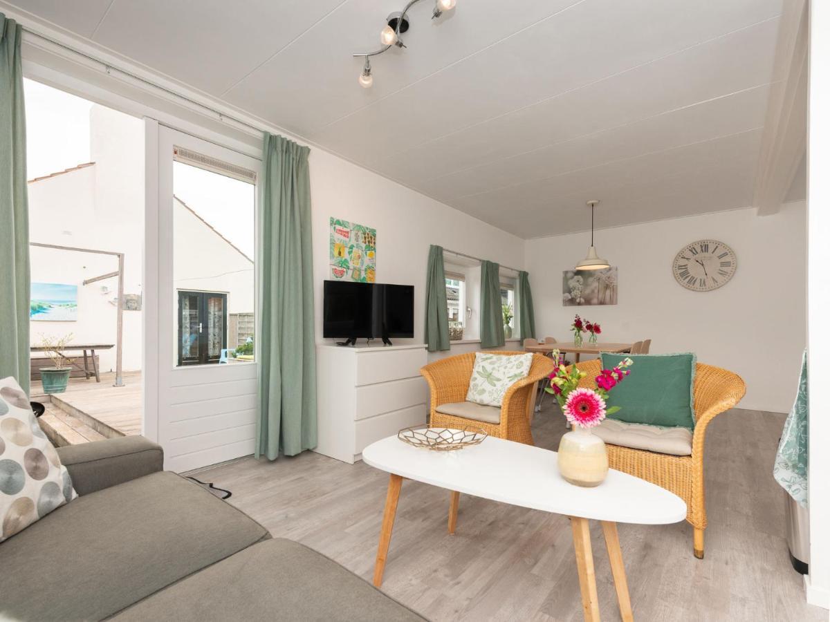 Quaint Apartment In Schoorl Near Tennis Court Eksteriør billede